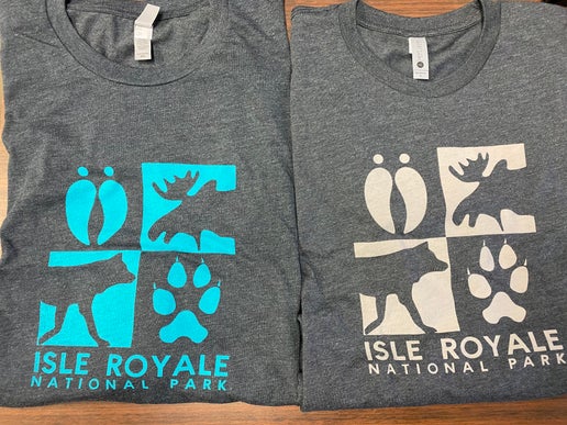 1205 3XL Moose/wolf tracks t-shirt